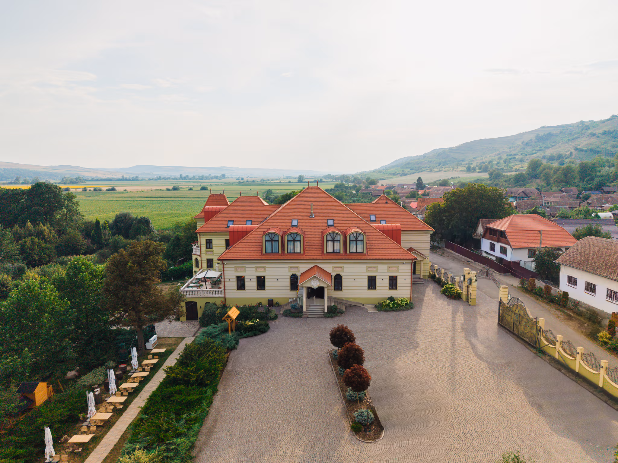 Dronă conac istoric Petry Estate Winery Transilvania