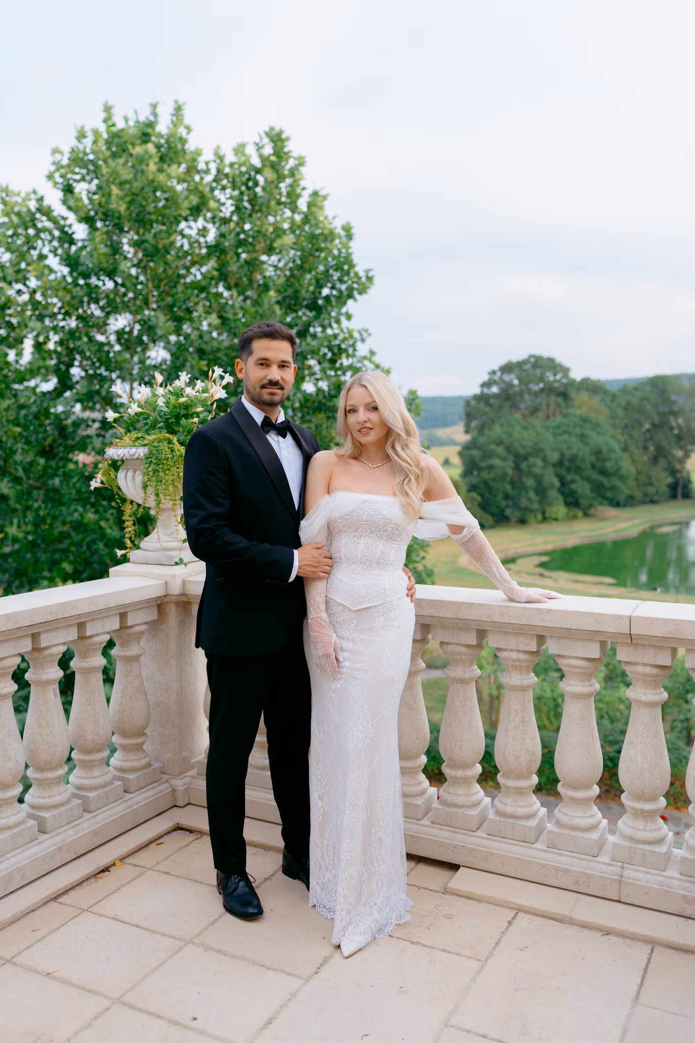 Ședința foto after-wedding cuplu terasa de piatră Petry Estate Winery