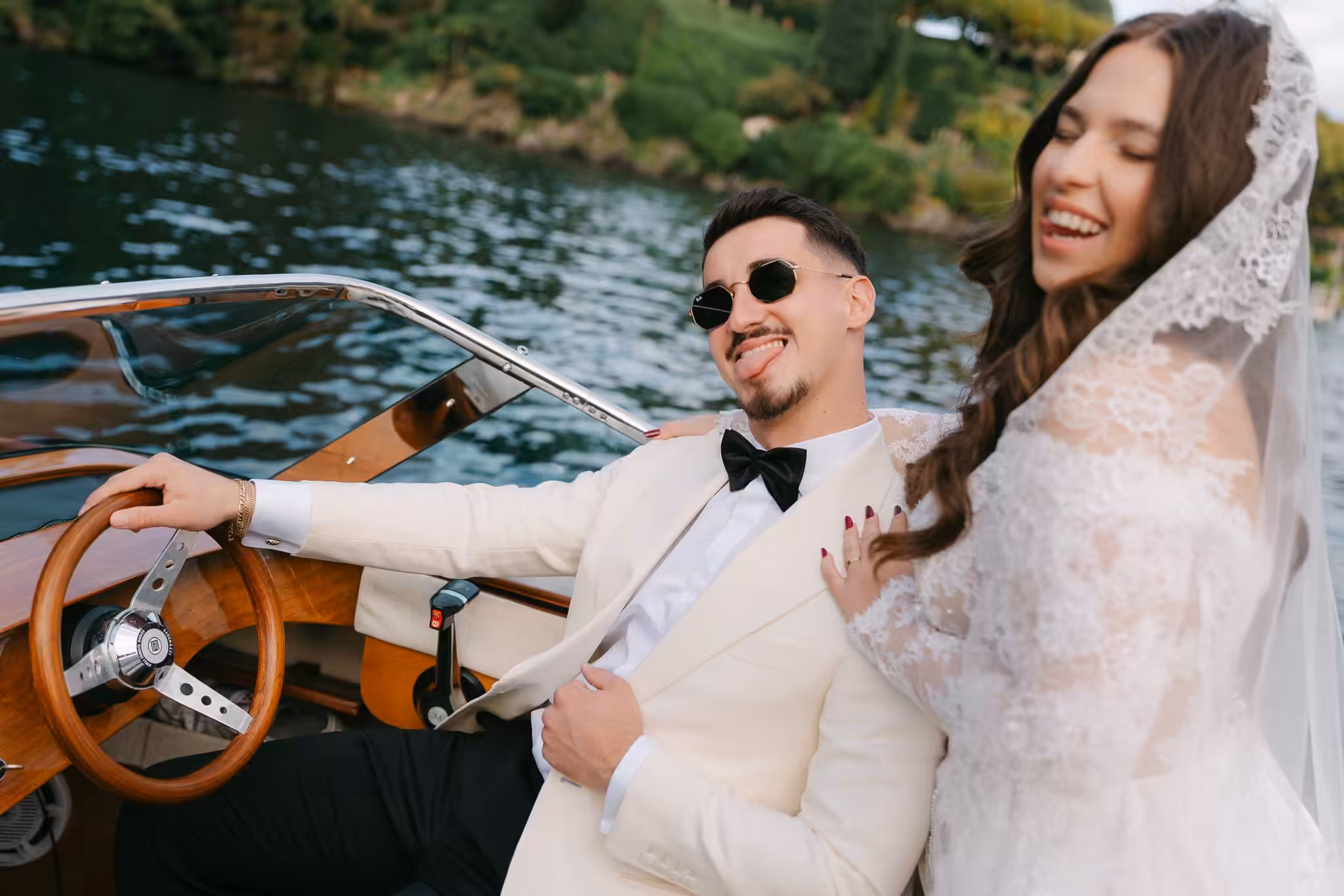 wedding photos lake como cadenazzi vintage boat 15