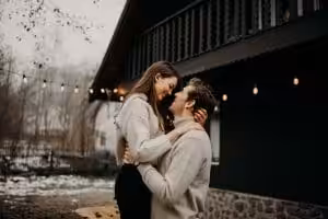 fotografii cuplu cabana sapte airbnb