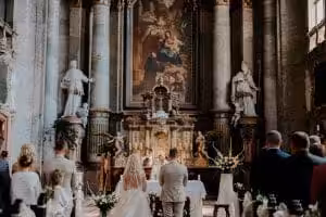 Căsnicia religioasă : între tradiție și alegeri personale la tineri