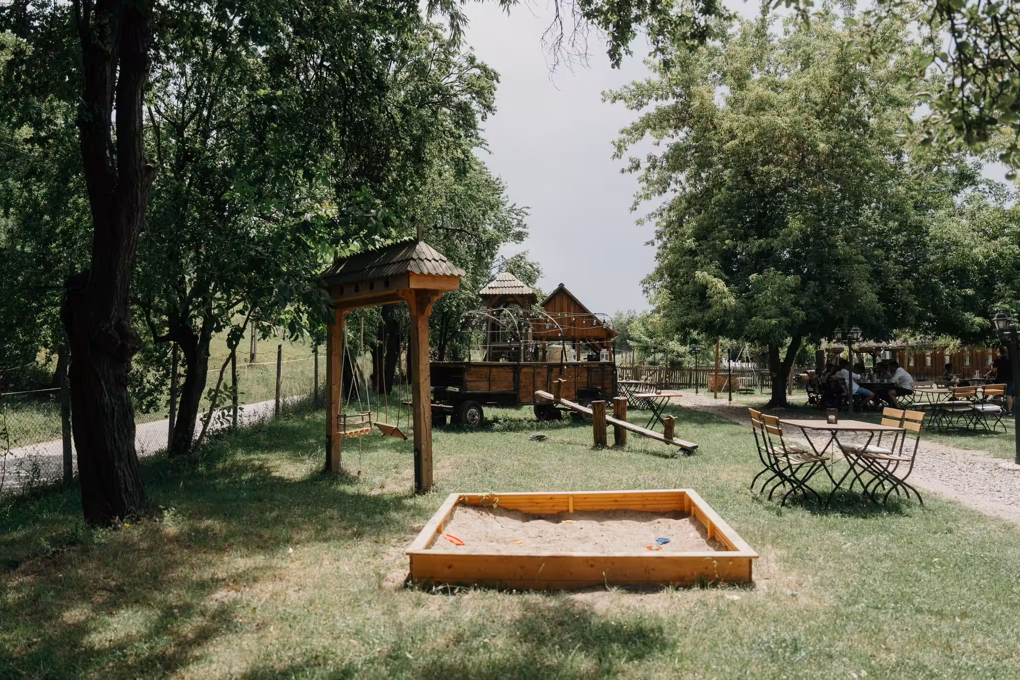 Fotograf nunta mures nunta in aer liber valea verde