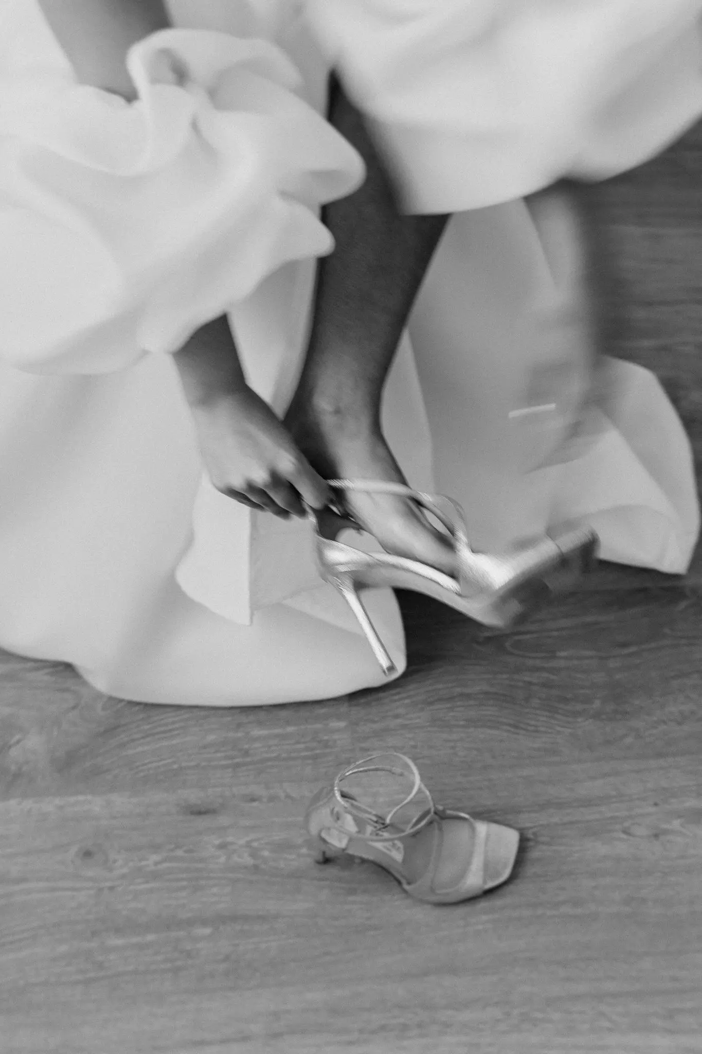 detalii pregatire mireasa nunta parfum tocuri bride details 6