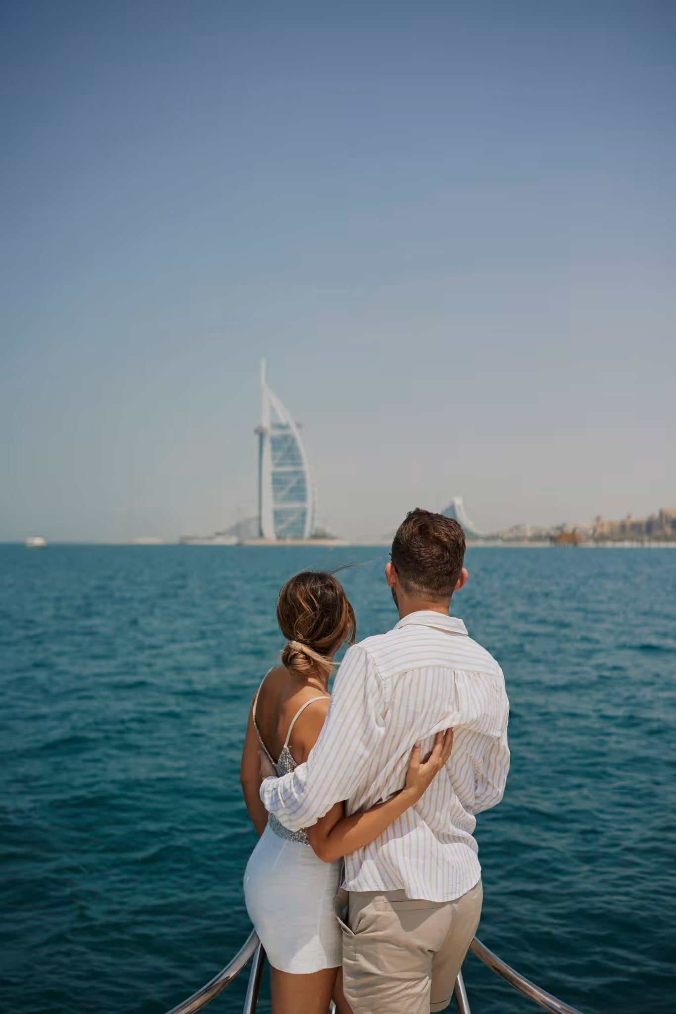 Dubai couple photographer shooting on yacht and dubai desert