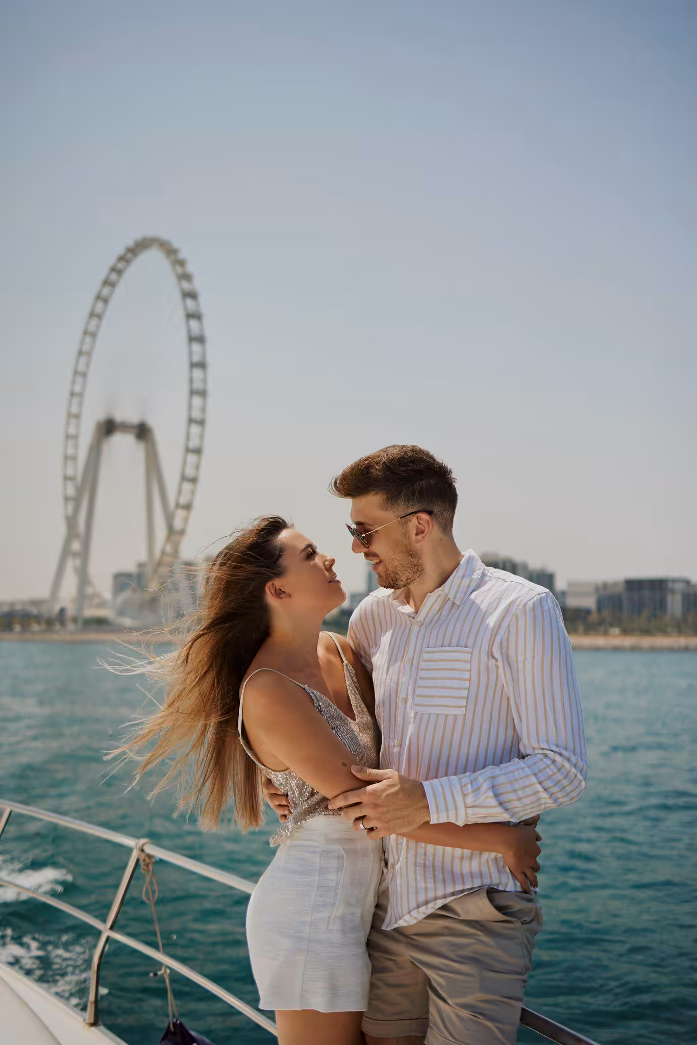 Dubai couple photographer shooting on yacht and dubai desert