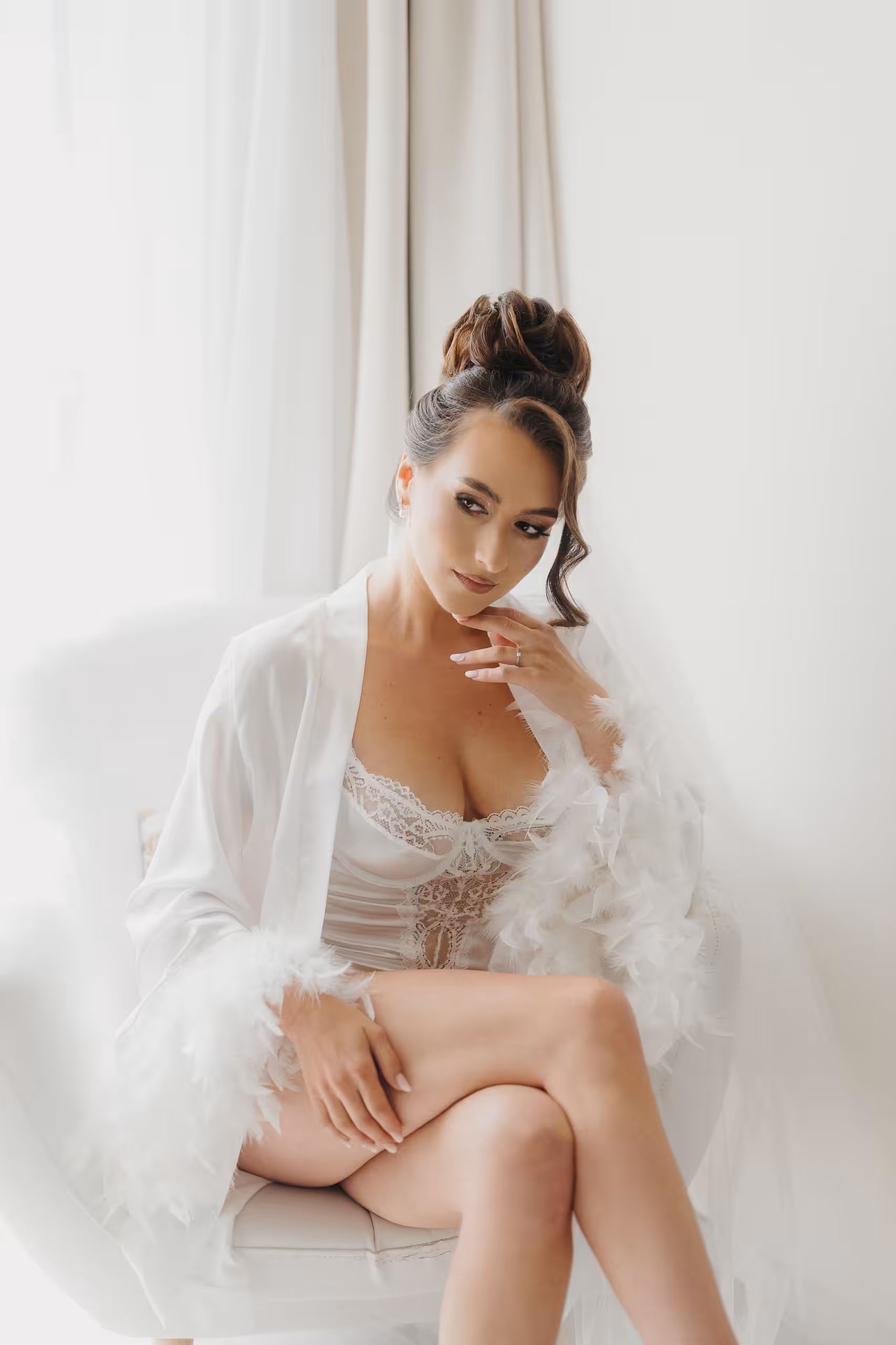 Fotograf sedinta foto boudoir portrete de mireasa feminitate