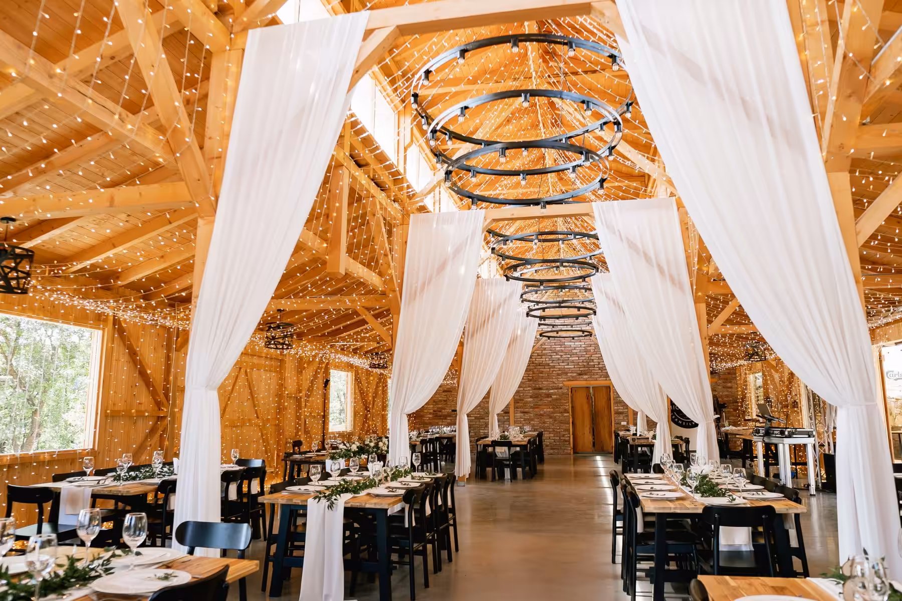 Micus barn cluj locatie nunta aer liber